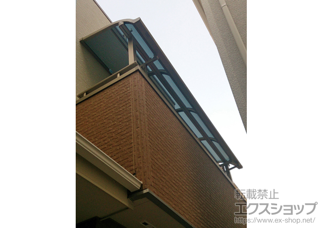 東京都板橋区のLIXIL リクシル（トステム）のバルコニー・ベランダ屋根 ライザーテラスII R型 屋根タイプ 単体 積雪〜20cm対応+ T字物干し 施工例