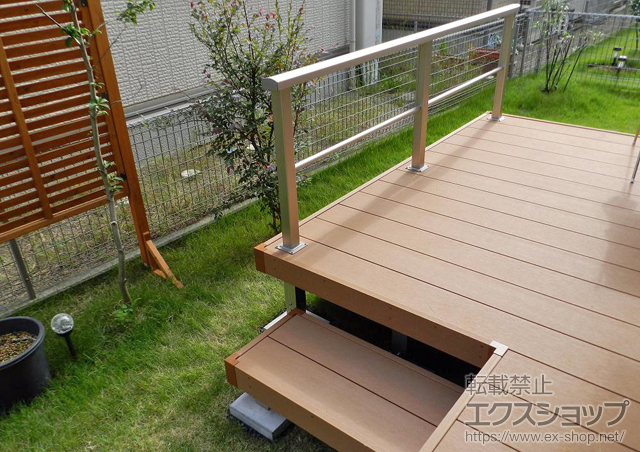 埼玉県坂戸市ののウッドデッキ リウッドデッキ 200＋独立式 リウッドステップ2型＋シンプルモダンデッキフェンス8型 <横格子1本のみタイプ> 施工例