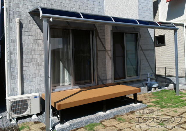 静岡県伊豆の国市のLIXIL リクシル（トステム）のテラス屋根 ライザーテラスII R型 テラスタイプ 単体 積雪〜20cm対応 施工例