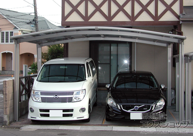 埼玉県八潮市のLIXIL リクシル（トステム）のカーポート カーブポートシグマIII ワイド 積雪〜20cm対応 施工例