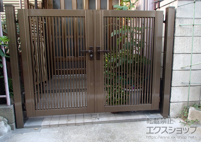 神奈川県横浜市のの門扉 プリレオ R2型 両開き　柱使用 施工例