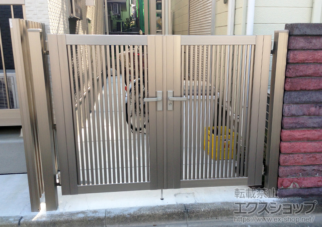 埼玉県蕨市のの門扉 シャレオR2型 両開き 柱使用 施工例