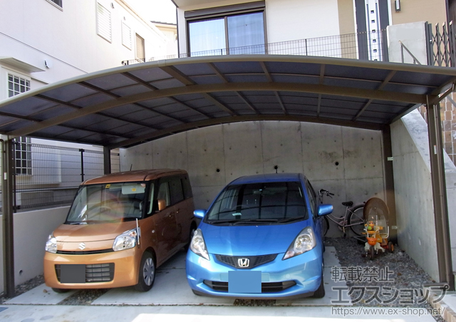 愛知県岡崎市のLIXIL リクシル（トステム）のカーポート カーブポートシグマIII ワイド 積雪〜20cm対応
幅=6,060mm 施工例