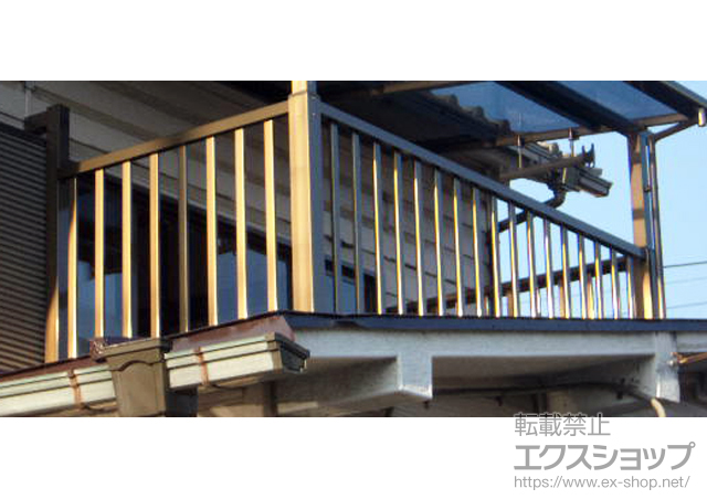 群馬県伊勢崎市のLIXIL リクシル（トステム）のバルコニー ビューステージHスタイル 縦太格子 単体 屋根置き式 施工例