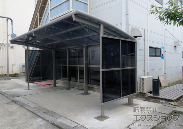 神奈川県横浜市のLIXIL リクシル（トステム）のサイクルポート・駐輪場 カーブパークシグマIII パネル3面囲い 積雪〜20cm対応 施工例