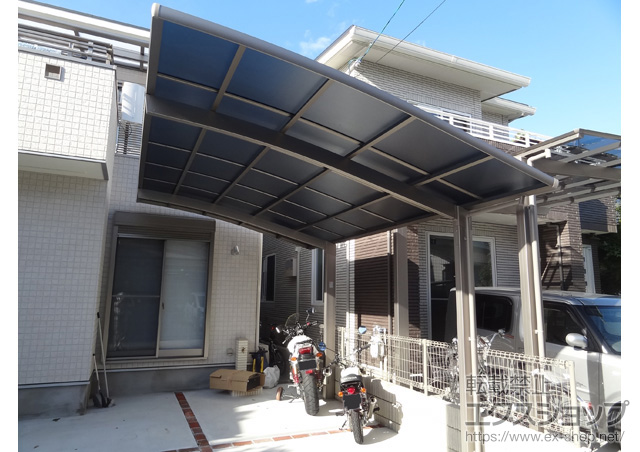 大阪府茨木市のLIXIL リクシル（トステム）のカーポート カーブポートシグマIII 積雪〜20cm対応 施工例