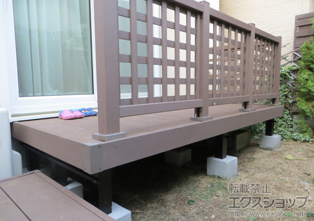 大阪府大阪市ののウッドデッキ リウッドデッキ 200 単体+独立式リウッドステップ2型+リウッドデッキフェンス1型≪井桁格子≫ 施工例