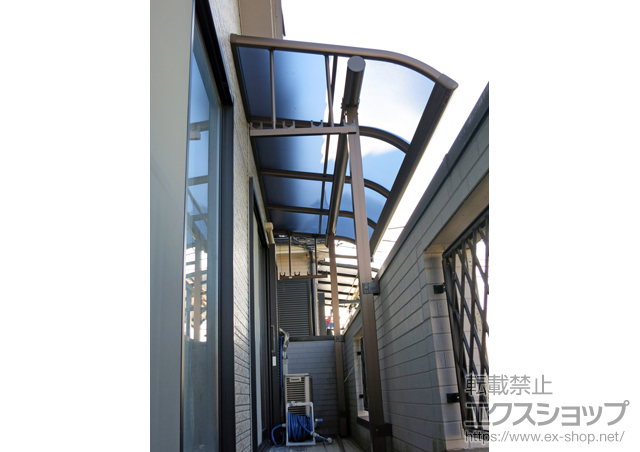 埼玉県川越市ののバルコニー・ベランダ屋根 プレシオステラス R型 屋根タイプ 単体 積雪〜20cm対応+プレシオステラス用　吊り下げ物干し　標準　2本入り 施工例