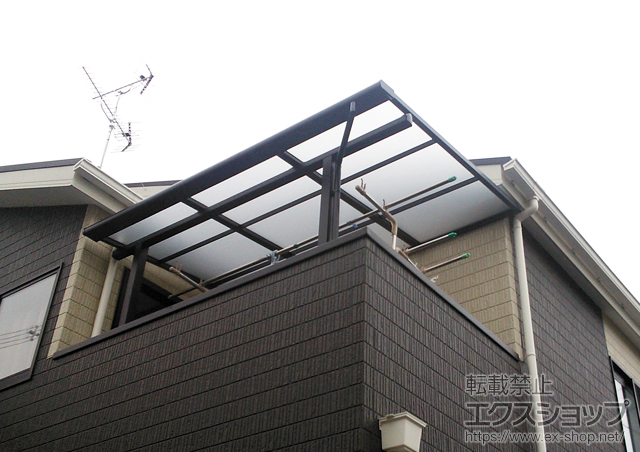 大阪府四條畷市のLIXIL リクシル（トステム）のバルコニー・ベランダ屋根 ライザーテラスII F型 屋根タイプ 単体 積雪〜20cm対応 施工例