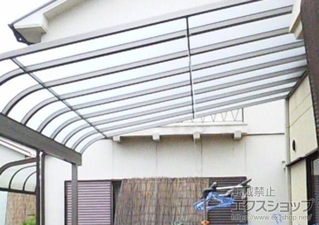 香川県高松市のLIXIL リクシル（トステム）のテラス屋根 ライザーテラスII R型 テラスタイプ 単体 積雪〜20cm対応 施工例