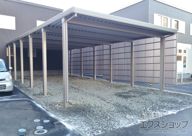 北海道北広島市のLIXIL リクシル（トステム）のカーポート テリオスポートIII 4500 4台用 縦連棟 角柱12本 積雪〜150cm対応+テリオスポートIII サイドパネル 施工例