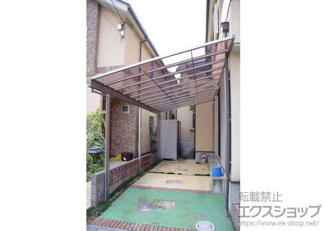 京都府向日市のLIXIL リクシル（トステム）のテラス屋根 ライザーテラスII F型 テラスタイプ 連棟 積雪〜20cm対応 施工例