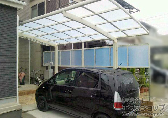 埼玉県ふじみ野市のLIXIL リクシル（トステム）のカーポート カーブポートシグマIII 積雪〜20cm対応＋カーポートシグマ?　サイドパネル 施工例