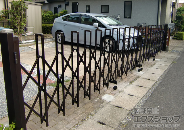 栃木県宇都宮市ののカーゲート トリップゲート PB型 ノンレール 両開き 70W 施工例