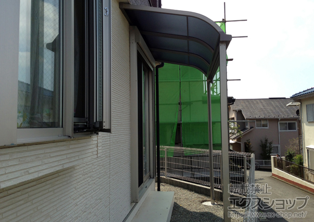 神奈川県藤沢市のLIXIL リクシル（トステム）のテラス屋根 ライザーテラスII R型 テラスタイプ 単体 積雪〜20cm対応 施工例