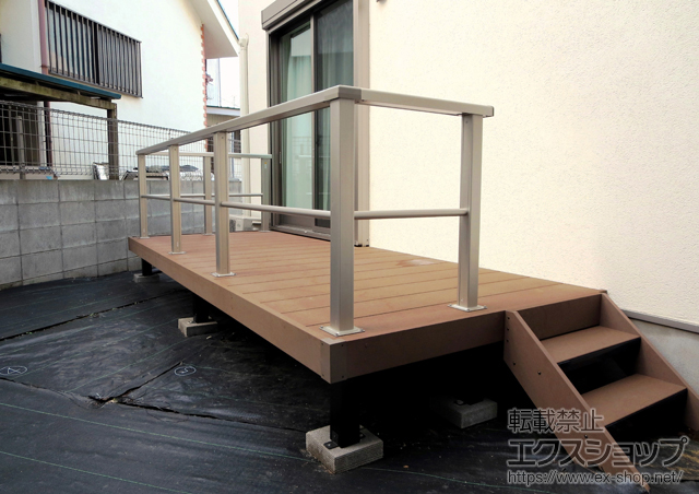 神奈川県横浜市ののウッドデッキ リウッドデッキ 200＋リウッドステップ5型 Sタイプ2段＋シンプルモダンデッキフェンス8型 横格子1本 施工例