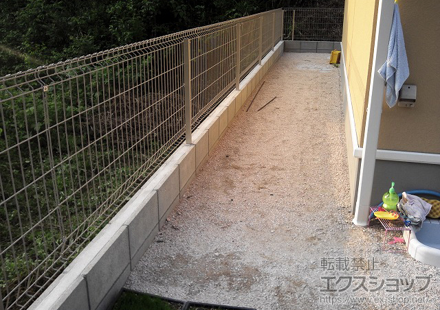 広島県庄原市のLIXIL リクシル（トステム）のカーポート カーブポートシグマIII 縦連棟 積雪〜20cm対応 施工例