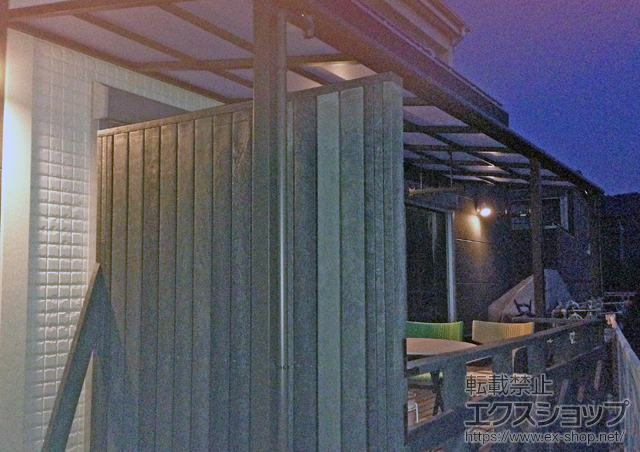 長崎県長崎市のLIXIL リクシル（トステム）のテラス屋根 ライザーテラスII F型 テラスタイプ 連棟 積雪〜20cm対応＋吊り下げ物干し　標準　2本入 施工例