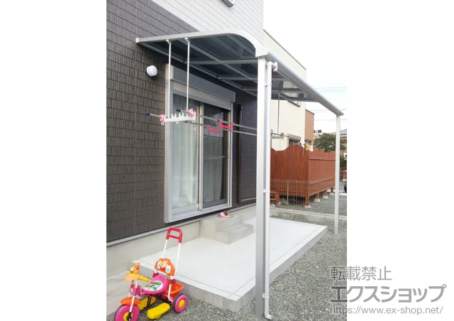 福岡県柳川市のLIXIL リクシル（トステム）のテラス屋根 ライザーテラスII R型 テラスタイプ 単体 積雪～20cm対応+吊下げ物干し　標準2本入り 施工例