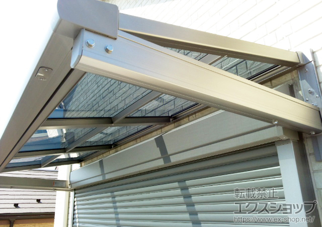 東京都多摩市のLIXIL リクシル（トステム）のテラス屋根 ライザーテラスII F型 ルーフタイプ 単体 積雪〜20cm対応 施工例