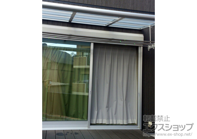 福岡県北九州市のLIXIL リクシル（トステム）のテラス屋根 ライザーテラスII F型 テラスタイプ 単体 積雪〜20cm対応＋吊り下げ物干し ロング *2本入り 施工例