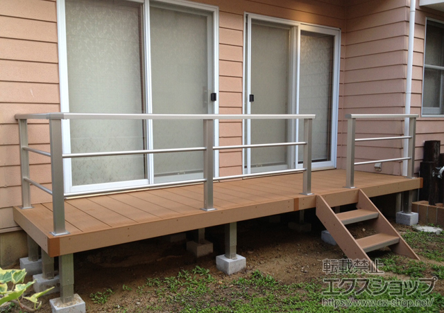 兵庫県神戸市ののウッドデッキ リウッドデッキ 200+シンプルモダンデッキフェンス2型＜横格子2本タイプ＞+リウッドステップ5型 Hタイプ 2段 施工例