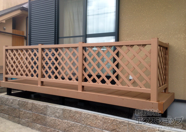 京都府綴喜郡宇治田原町ののウッドデッキ リウッドデッキ 200+ リウッドデッキフェンス2型＜ラチス格子＞ 施工例