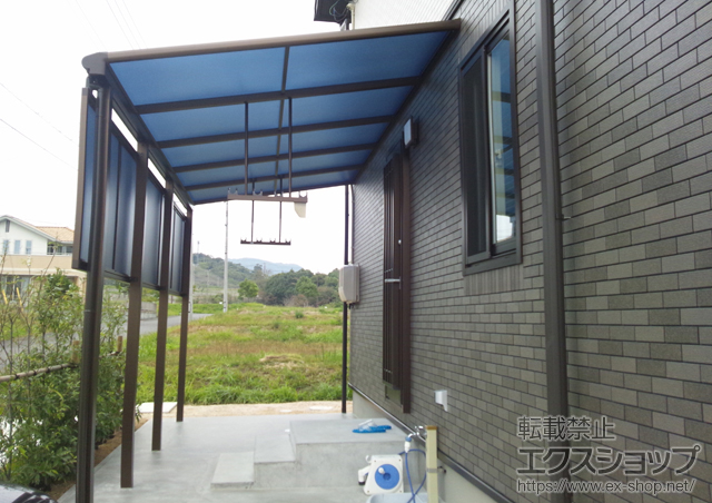 山口県美祢市ののテラス屋根 ヴェクターテラス F型 テラスタイプ 単体 積雪〜20cm対応＋吊り下げ物干し 標準 2本入+前面パネル　H1000　1段 施工例