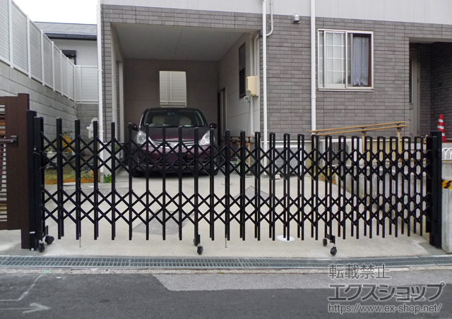 愛知県岡崎市ののカーゲート トリップゲート(47S) 傾斜地専用型 ノンレール 片開き 施工例