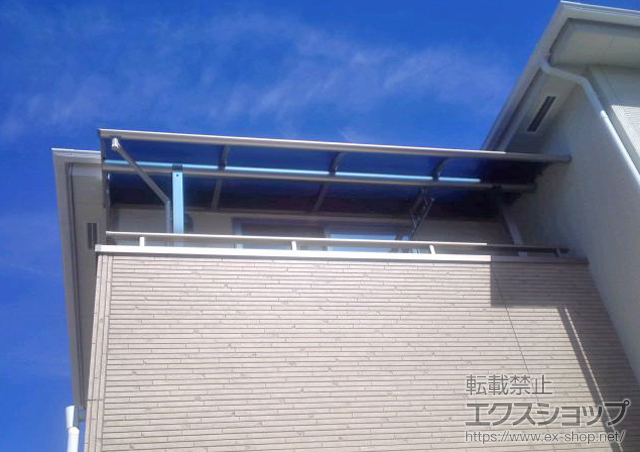 埼玉県川口市ののバルコニー・ベランダ屋根 ヴェクターテラス R型 屋根タイプ 単体 積雪〜20cm対応＋吊り下げ式物干し 標準 2本入 施工例