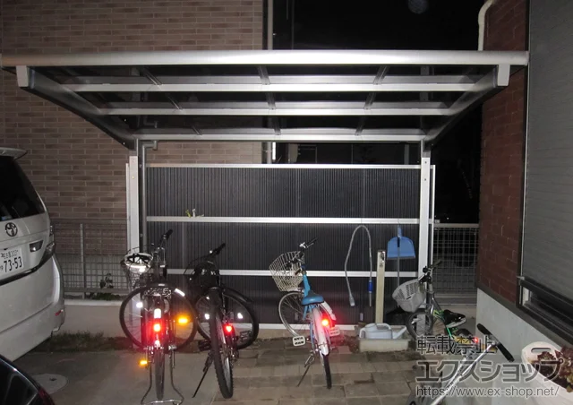 愛知県弥富市のLIXIL リクシル（トステム）のサイクルポート・自転車置き場 カーブパークシグマIII 波板1面囲いH15 積雪～20cm対応 施工例