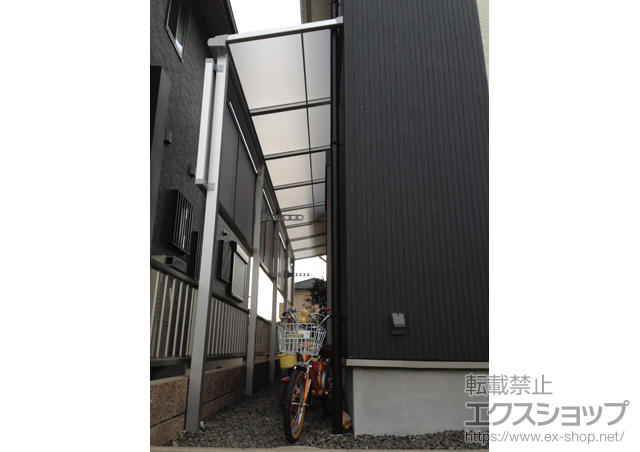 滋賀県草津市のLIXIL リクシル（トステム）のテラス屋根 ライザーテラスII F型 テラスタイプ 連棟 積雪〜20cm対応＋壁付け物干し 標準 2本入＋ライザーテラスII 前面スクリーン1段 施工例