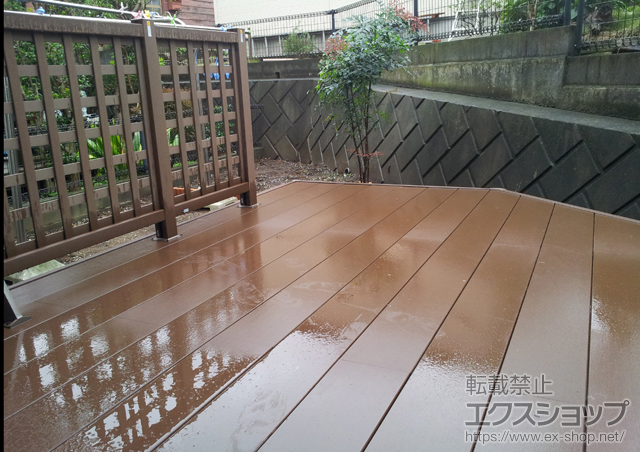 東京都多摩市ののウッドデッキ リウッドデッキ 200＋リウッドステップ5型 Sタイプ(1段)＋リウッドデッキフェンス1型＋ハイパーティション1型＜井桁格子＞ 施工例