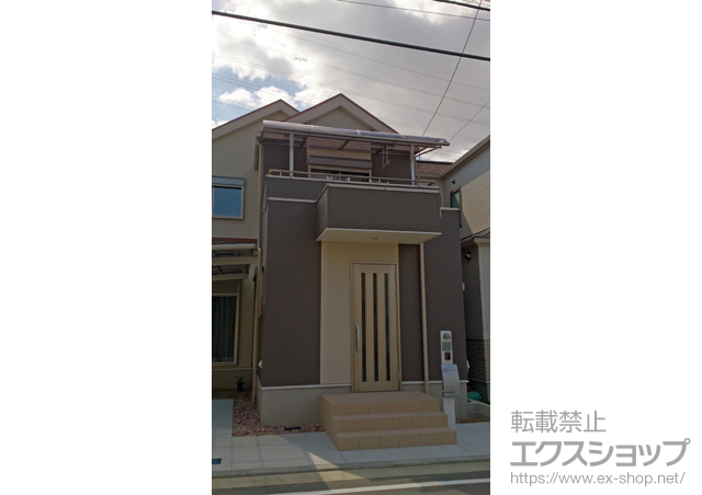 大阪府四條畷市のLIXIL リクシル（トステム）のバルコニー・ベランダ屋根 ライザーテラスII R型 テラスタイプ 単体 積雪〜20cm対応＋吊り下げ物干し 標準 2本入 施工例