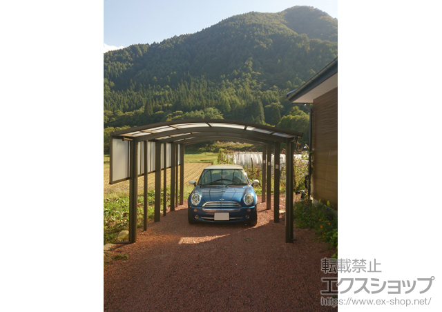 長野県上田市のLIXIL リクシル（トステム）のカーポート カルエードシグマIII 1500 延長 積雪〜50cm対応＋カルエードシグマIII 1500用 サイドパネル 施工例