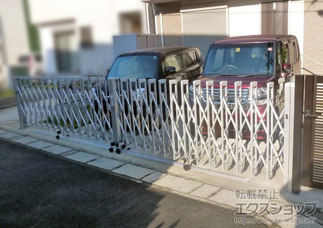 千葉県松戸市ののカーゲート、門扉 トリップゲート イノーバM ガイドレール 両開きセット68W＜後付タイプ＞ 施工例