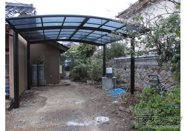 愛知県額田郡幸田町ののカーポート カーブポートシグマIII 積雪〜20cm対応＋カーブポートシグマIII用（単体） 着脱式サポート柱 1本入り 施工例