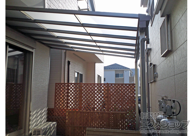 神奈川県相模原市のLIXIL リクシル（トステム）のテラス屋根 ライザーテラスII F型 テラスタイプ 単体 積雪〜20cm対応 施工例