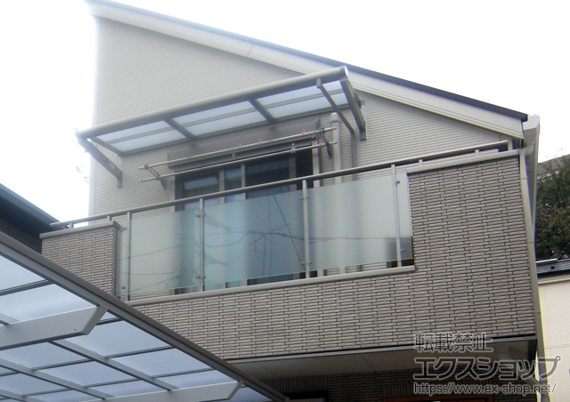 東京都大田区のLIXIL リクシル（トステム）のバルコニー・ベランダ屋根 ライザーテラスII F型 ルーフタイプ 単体 積雪〜20cm対応 施工例
