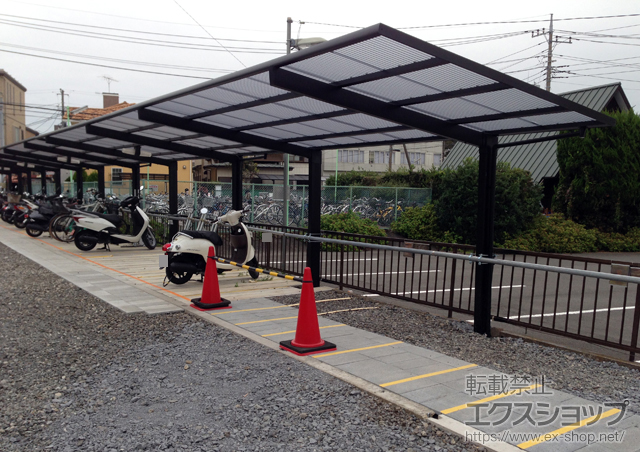 神奈川県藤沢市のLIXIL リクシル（トステム）のカーポート サーフポートIII 積雪〜20cm対応 ※連棟用仕様 施工例