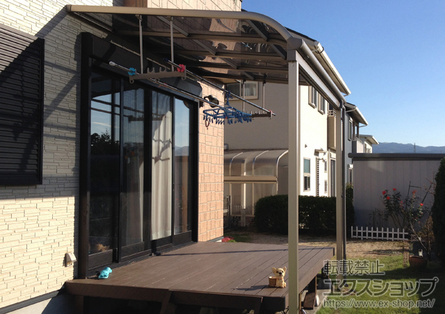 熊本県菊池郡大津町のLIXIL リクシル（トステム）のテラス屋根 パワーアルファ RB型 テラスタイプ 単体 積雪〜30cm対応+パワーアルファ 吊り下げ物干し　標準　2本入り 施工例