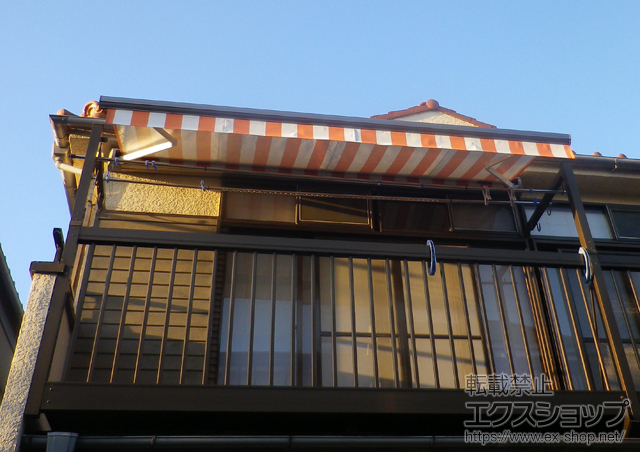 東京都府中市のLIXIL リクシル（トステム）のオーニング・日よけ 彩風C型 壁付タイプ 手動式 施工例