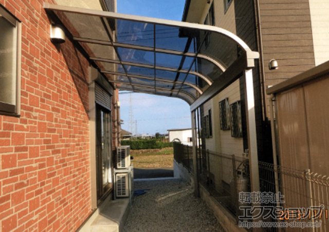 三重県熊野市のLIXIL リクシル（トステム）のテラス屋根 ライザーテラスII R型 テラスタイプ 単体 積雪〜20cm対応 施工例