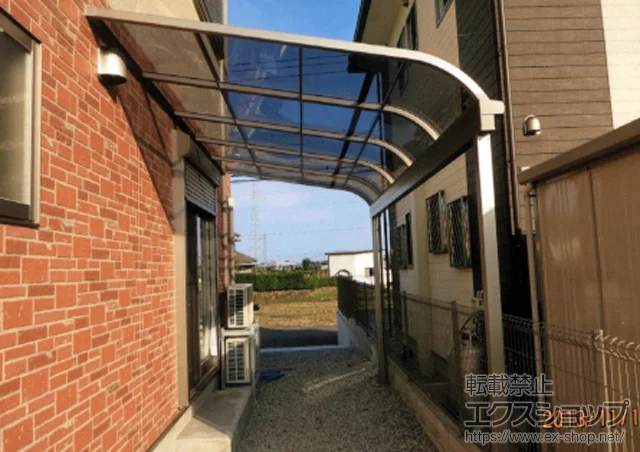 三重県熊野市のLIXIL リクシル（トステム）のテラス屋根 ライザーテラスII R型 テラスタイプ 単体 積雪～20cm対応 施工例