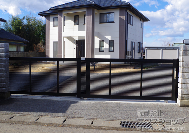 栃木県河内郡上三川町のLIXIL リクシル(新日軽)の門扉 エクジス引戸R1型 細横格子 2連引き 58-12R 施工例