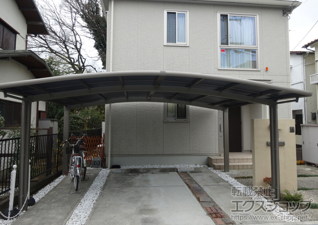 大阪府箕面市のLIXIL リクシル（トステム）のカーポート カーブポートシグマIII ワイド 積雪〜20cm対応 施工例