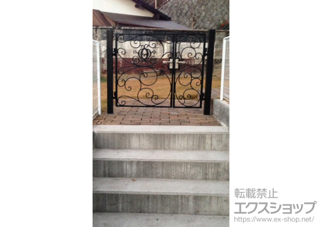 島根県松江市のLIXIL リクシル(新日軽)の門扉 ディズニー門扉プリンセスA型(かぼちゃの馬車) 親子開き仕様　角門柱 施工例