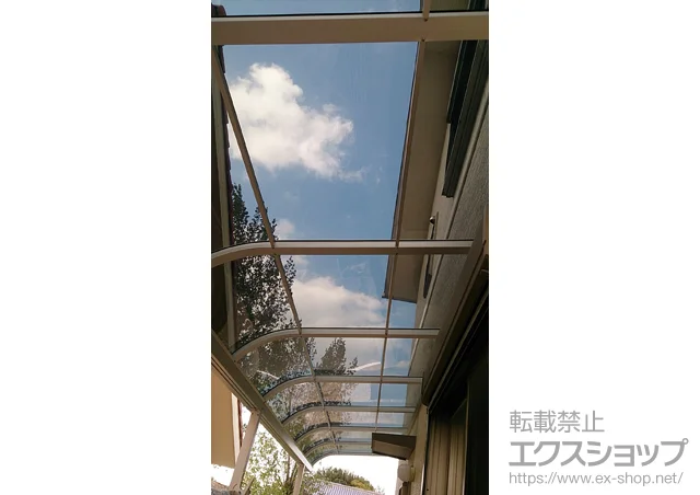 奈良県奈良市のLIXIL リクシル（トステム）のテラス屋根 ライザーテラスII R型 テラスタイプ 連棟 積雪～20cm対応 施工例