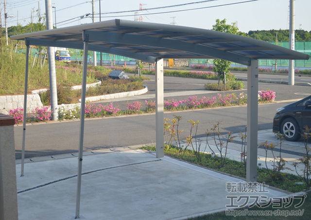 千葉県市原市ののカーポート レイナポートグラン　積雪〜20cm対応+屋根ふき材補強部品+レイナポートグラン用　着脱式サポート柱　標準　2本入 施工例
