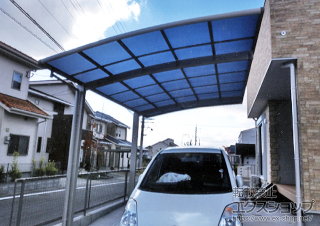 福岡県大野城市ののカーポート レイナポートグラン　積雪〜20cm対応＋着脱式サポート柱　標準　2本入 施工例